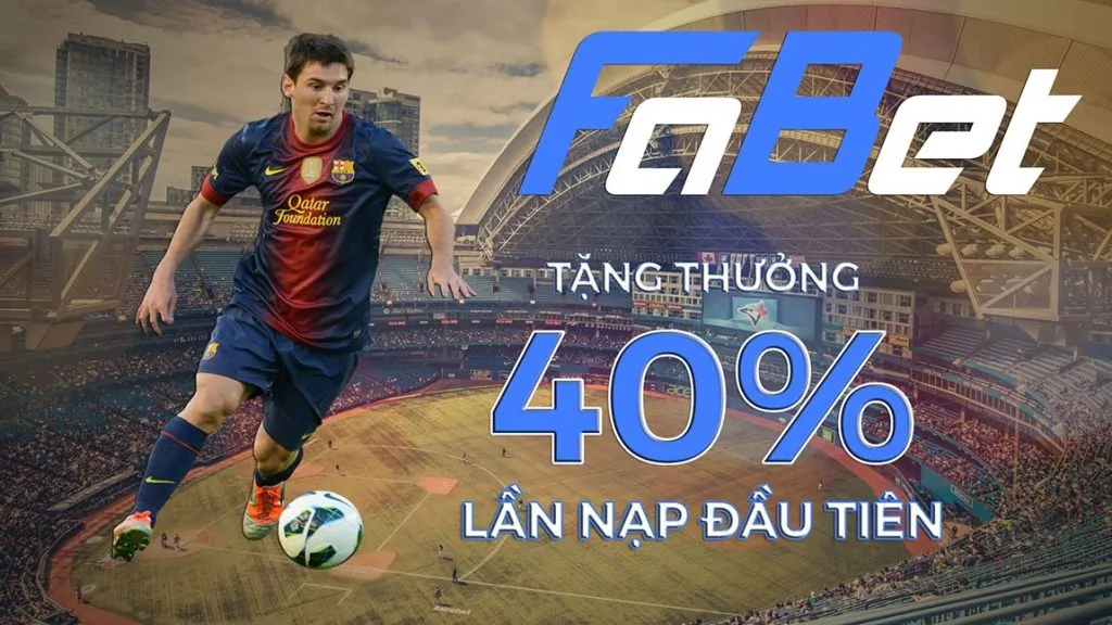 Trận đấu bóng đá đang diễn ra trên sân cỏ